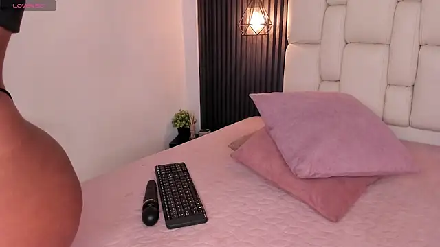 Snapshot of kristakinnky chatting on 27, 5, 2026 kristakinnky online show from 27, 5, 2026