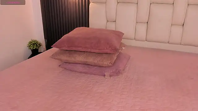 Snapshot of kristakinnky chatting on 8, 6, 2026 kristakinnky online show from 8, 6, 2026