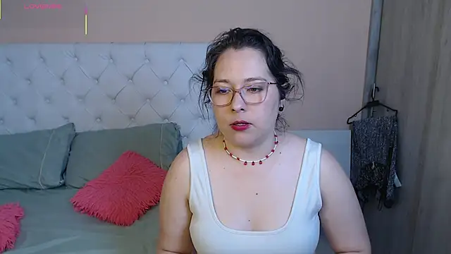 Snapshot of May_Carlier chatting on 2, 12, 2025 May Carlier online show from 2, 12, 2025