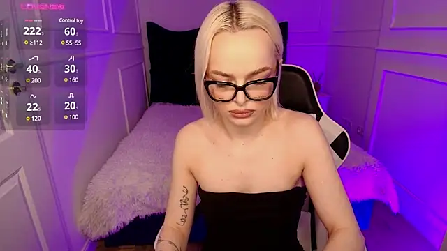 Snapshot of horny_blondiee chatting on 31, 1, 2025 horny blondiee online show from 31, 1, 2025