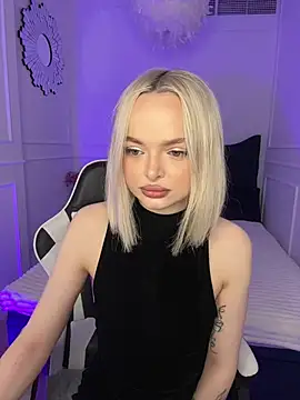 Snapshot of horny_blondiee chatting on 6, 3, 2025 horny blondiee online show from 6, 3, 2025