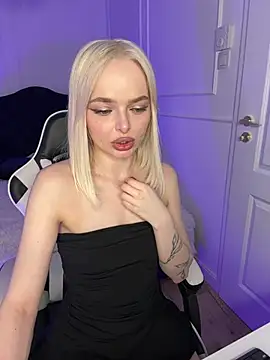 Snapshot of horny_blondiee chatting on 19, 3, 2025 horny blondiee online show from 19, 3, 2025