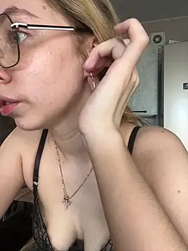 Snapshot of Kitty_Katrine chatting on 6, 5, 2026 Kitty Katrine online show from 6, 5, 2026