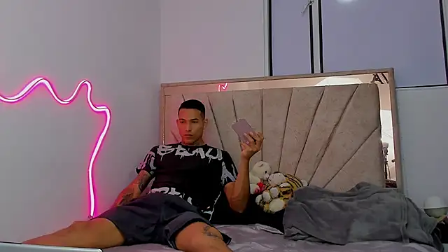 Hana and Zeta online show from 3, 3, 2026