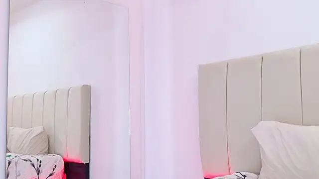 VanessaGlenn online show from 19, 4, 2026