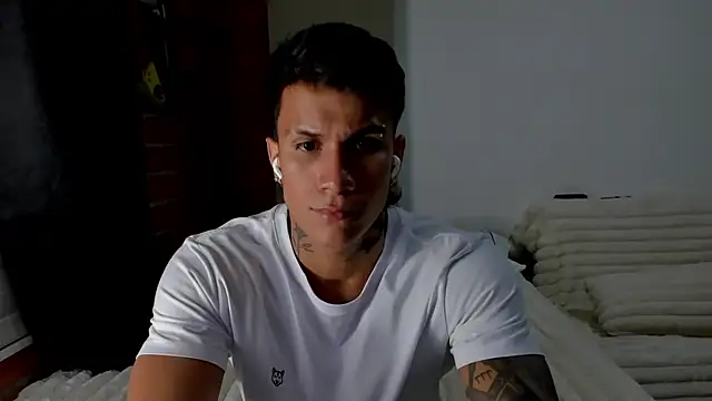 Snapshot of pettergrey1 chatting on 5, 12, 2025 pettergrey1 online show from 5, 12, 2025