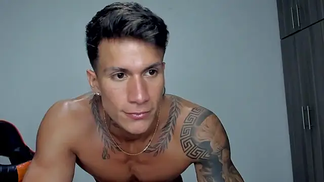 Snapshot of pettergrey1 chatting on 2, 2, 2026 pettergrey1 online show from 2, 2, 2026