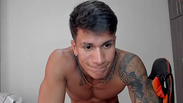 Snapshot of pettergrey1 chatting on 4, 2, 2026 pettergrey1 online show from 4, 2, 2026