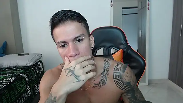 Snapshot of pettergrey1 chatting on 5, 3, 2026 pettergrey1 online show from 5, 3, 2026