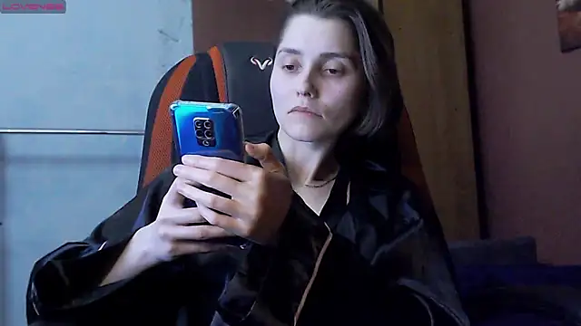 womanstrong78 online show from 3, 3, 2025