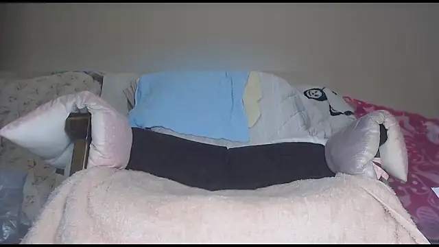 Snapshot of cross-dresser-nana chatting on 4, 12, 2024 cross-dresser-nana online show from 4, 12, 2024