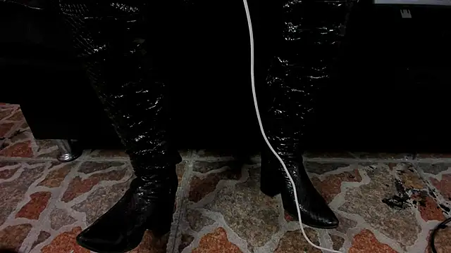 lilith-deveraux online show from 4, 3, 2025