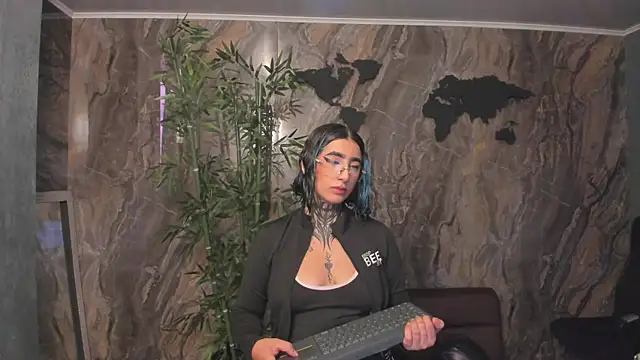 Alahia Dangelo online show from 23, 4, 2026