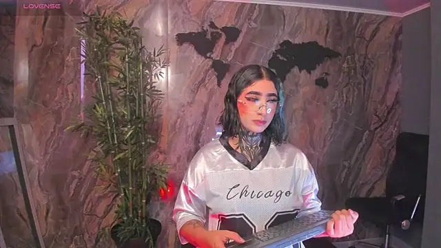 Alahia Dangelo online show from 25, 4, 2026