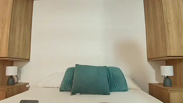 Milkdulce1 online show from 6, 10, 2025