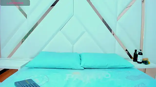 Snapshot of Zaray__ chatting on 12, 11, 2025 Zaray online show from 12, 11, 2025