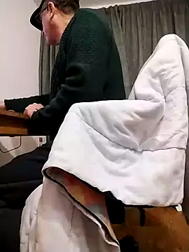 Snapshot of 25mitch chatting on 23, 11, 2025 25mitch online show from 23, 11, 2025