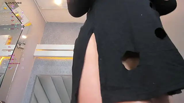 Snapshot of JessicaMilan chatting on 2, 2, 2025 JessicaMilan online show from 2, 2, 2025