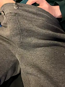 Snapshot of Dan8736 chatting on 21, 11, 2025 Dan8736 online show from 21, 11, 2025