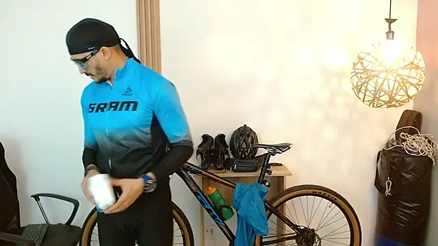 Reiko 85  online show from 28, 11, 2025