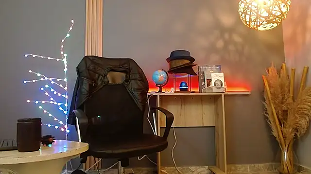 Reiko 85  online show from 11, 2, 2026