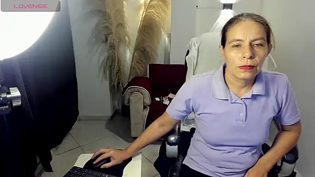 Milf karlye online show from 25, 4, 2026