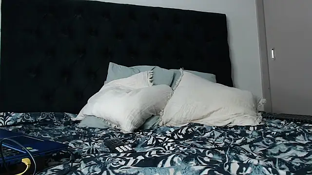 Snapshot of jonhklleyn chatting on 8, 9, 2025 jonhklleyn online show from 8, 9, 2025