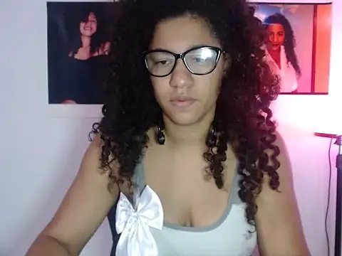 Snapshot of bellacrespalatina chatting on 11, 10, 2025 bellacrespalatina online show from 11, 10, 2025