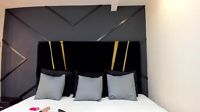 emilie xx  online show from 14, 1, 2025