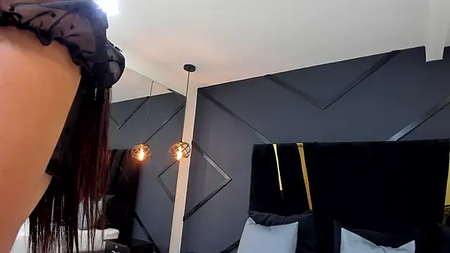 emilie xx  online show from 28, 2, 2025