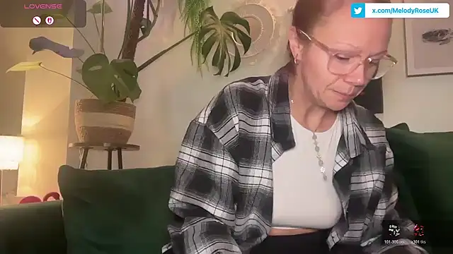 Snapshot of MelodyRoseUk chatting on 21, 12, 2025 MelodyRoseUk online show from 21, 12, 2025