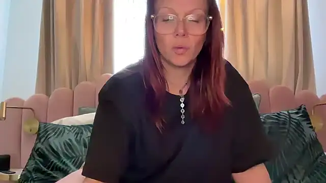 Snapshot of MelodyRoseUk chatting on 4, 3, 2026 MelodyRoseUk online show from 4, 3, 2026