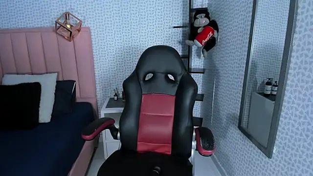 Snapshot of DENISERICHARD2 chatting on 4, 10, 2025 DENISERICHARD2 online show from 4, 10, 2025