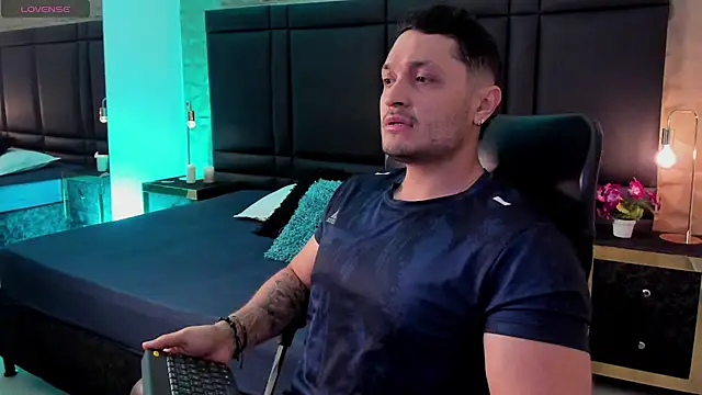 Snapshot of JossAckland chatting on 15, 2, 2025 JossAckland online show from 15, 2, 2025