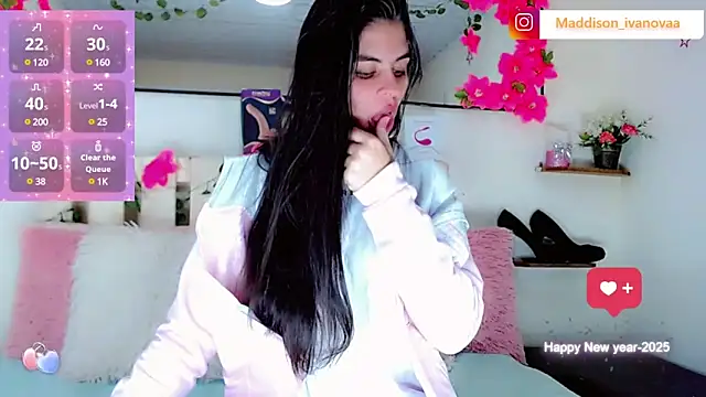 Madisson Ivanova online show from 5, 1, 2025