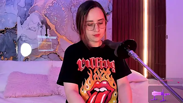 Snapshot of centaurigirl chatting on 22, 10, 2025 centaurigirl online show from 22, 10, 2025