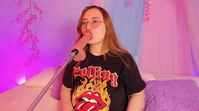 centaurigirl online show from 10, 8, 2026