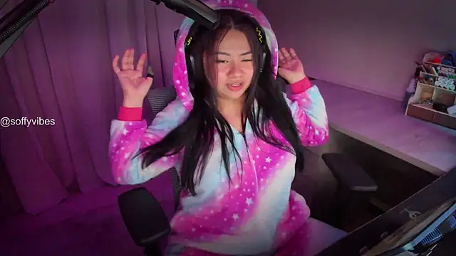 Snapshot of soffyvibes- chatting on 13, 2, 2025 soffyvibes- online show from 13, 2, 2025