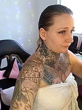 Lisacasandra online show from 1, 3, 2025