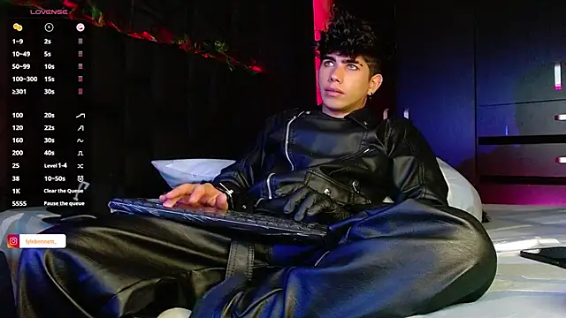 LyleBennett  online show from 18, 12, 2024