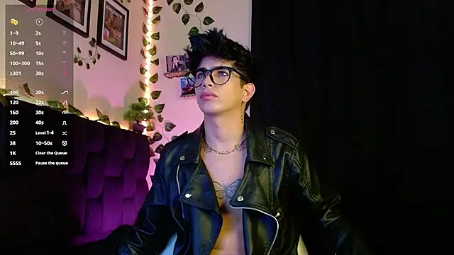 LyleBennett  online show from 1, 2, 2025