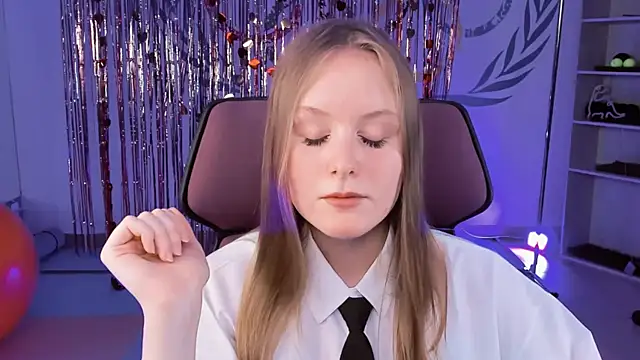 VivienLeeigh online show from 7, 3, 2025