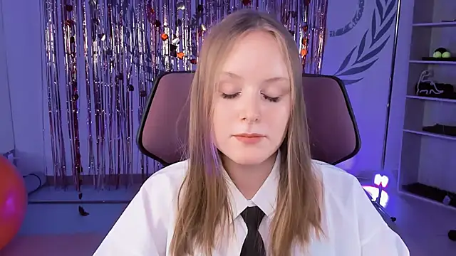 VivienLeeigh online show from 7, 3, 2025