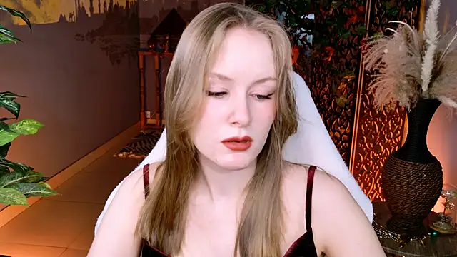 VivienLeeigh online show from 8, 3, 2026