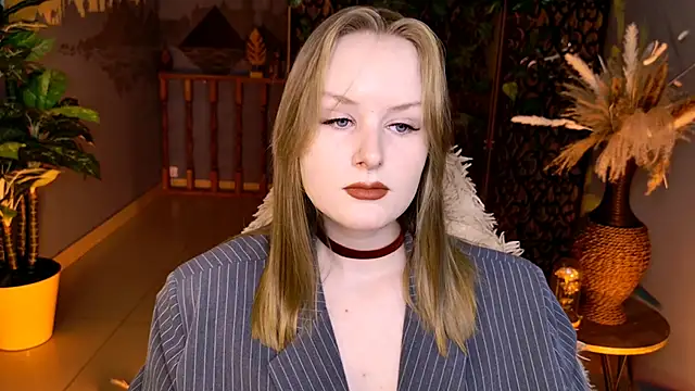 Snapshot of VivienLeeigh chatting on 5, 6, 2026 VivienLeeigh online show from 5, 6, 2026
