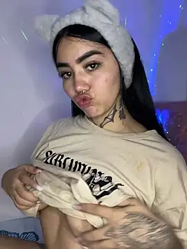 Snapshot of Nickiiiii chatting on 17, 1, 2025 Nickiiiii online show from 17, 1, 2025