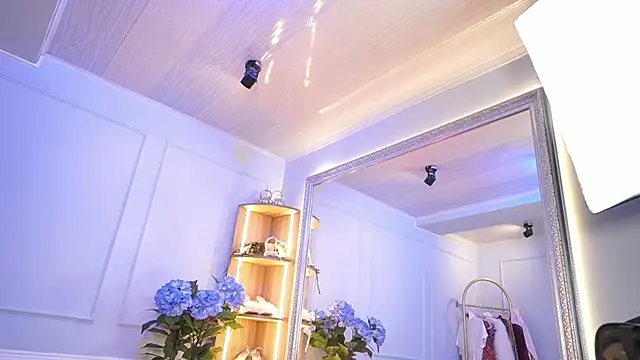 elasummer online show from 10, 4, 2026