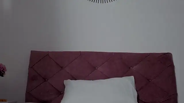 Snapshot of EMILY_ROUSSE71 chatting on 8, 2, 2026 EMILY ROUSSE71 online show from 8, 2, 2026