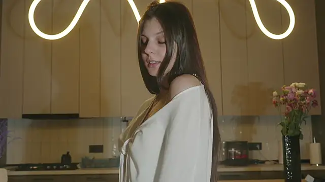 whisper of love online show from 8, 11, 2025