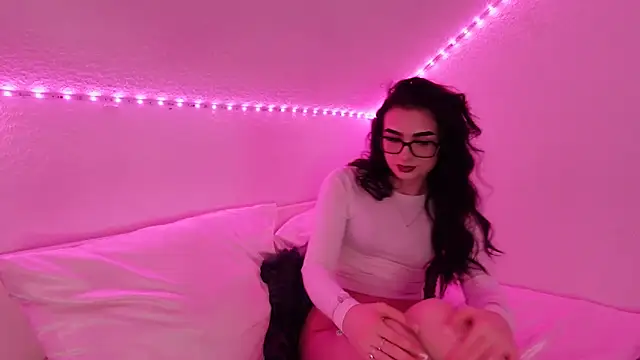 Snapshot of AdelinaAlia chatting on 27, 11, 2025 AdelinaAlia online show from 27, 11, 2025